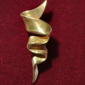 Vintage ribbon gold tone pin